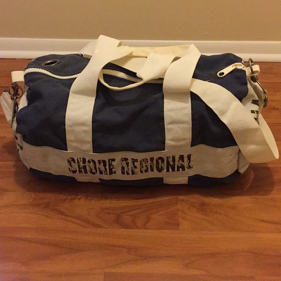 american eagle duffle bag
